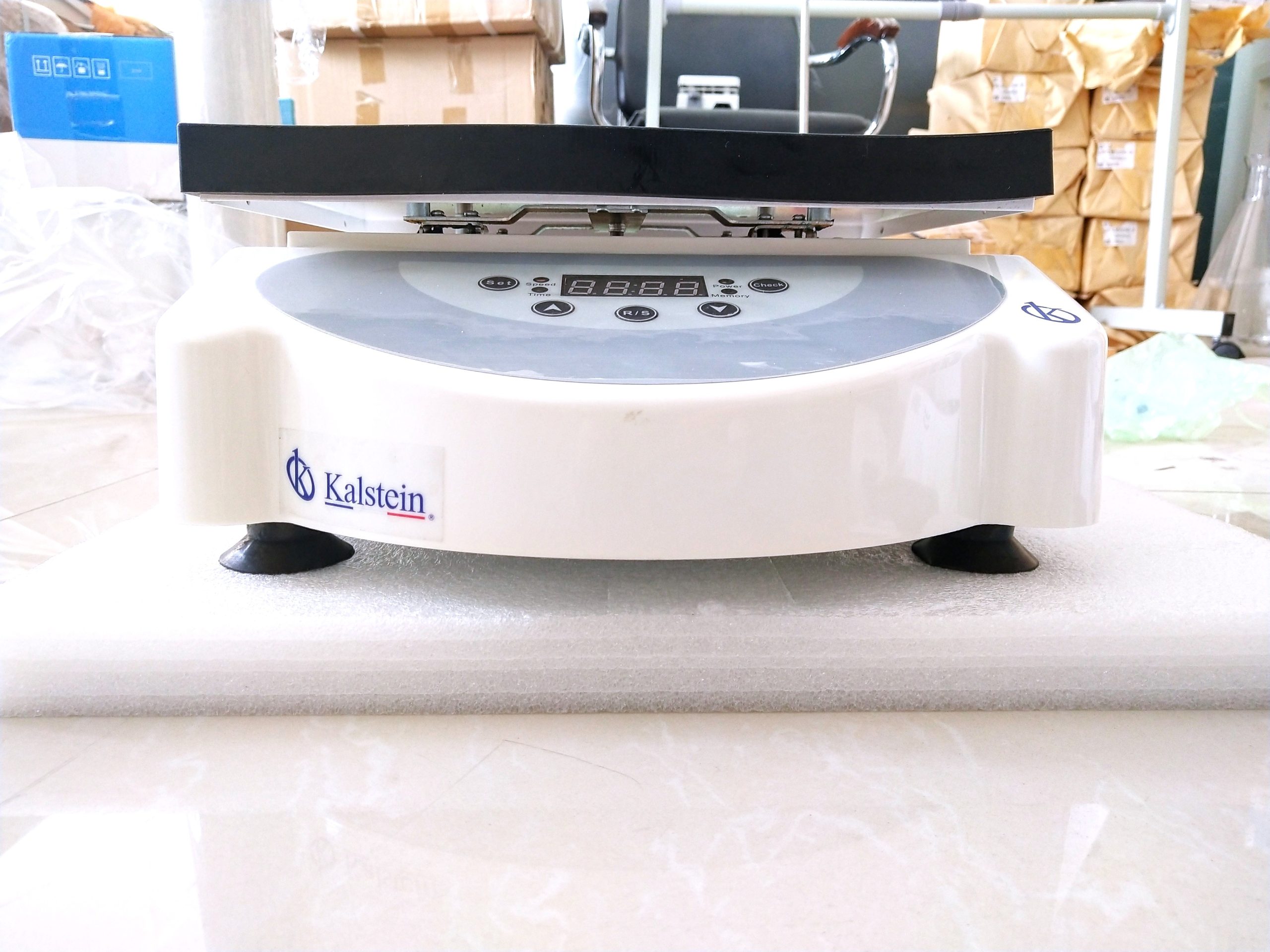 What benefits do Shaker Agitators bring for mixing substances in the food sector?