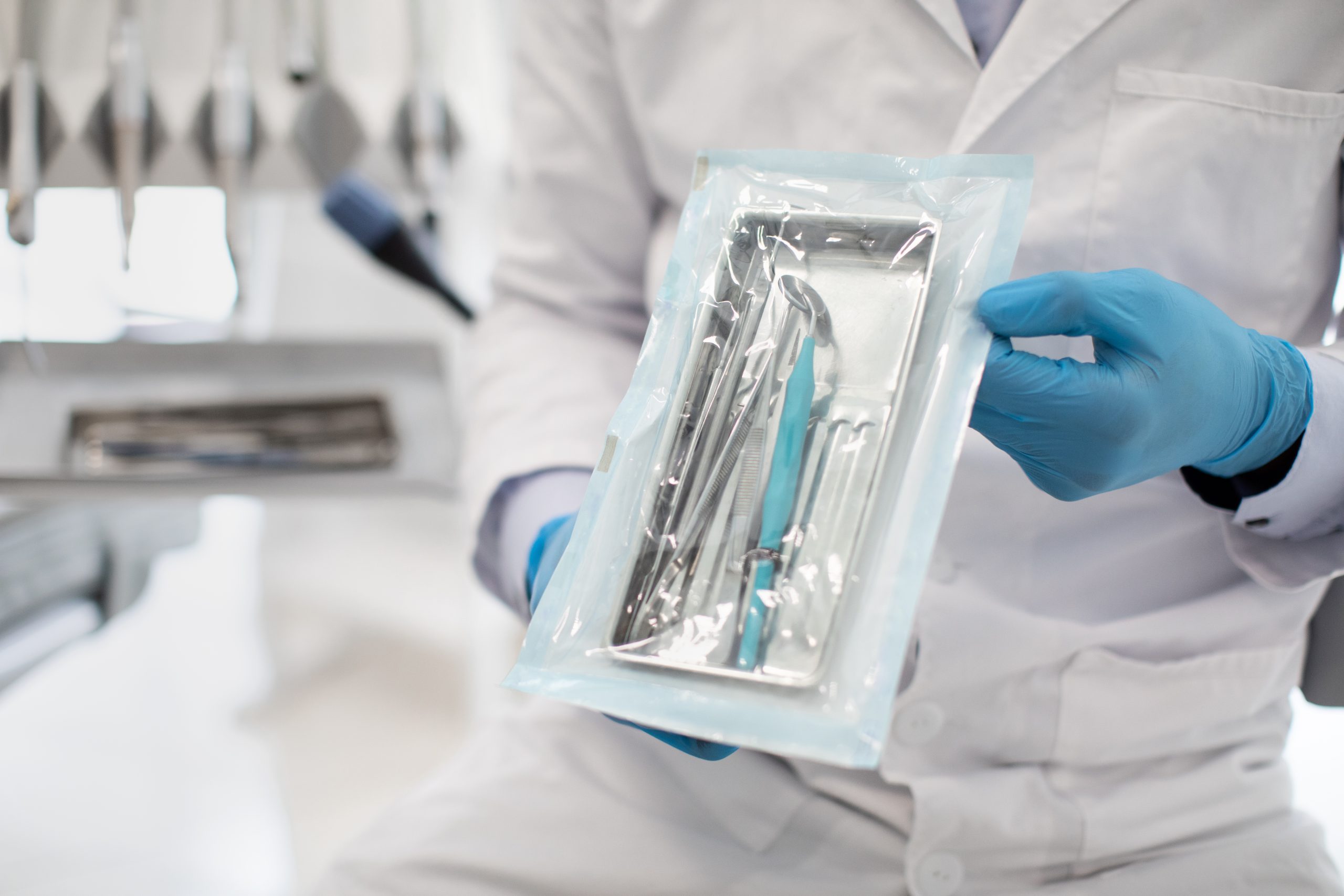 How is the proper sealing machine chosen for the laboratory?